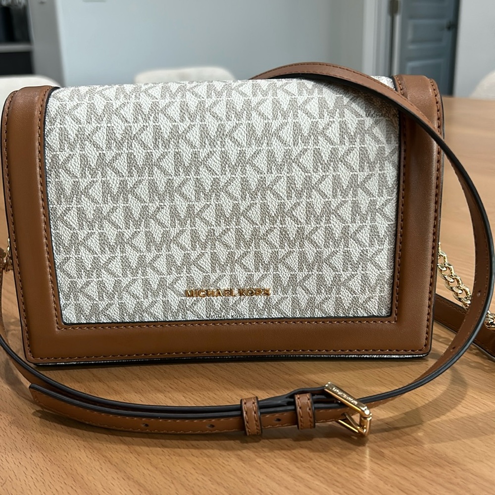 Michael Kors Jet Set Large Logo Crossbody Bag Excellent condition!!